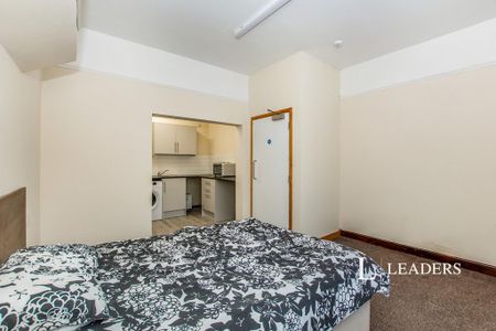 Studio to rent - Photo 3