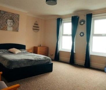 1 bedroom in a flat share to rent - Photo 3