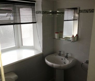 FOUR BEDROOM-2 BATHROOMS-NEWLY REFURBISHED-5 MINS FROM BCU-£80 P/W... - Photo 6