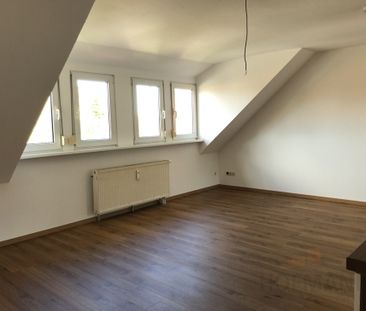 Nürnberg Nord: 1-1/2 Zimmer Dachatelier Wohnung, Einbau-Küche,Garag... - Photo 1