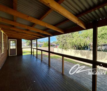 Four Bedrooms on Large Block - Photo 2