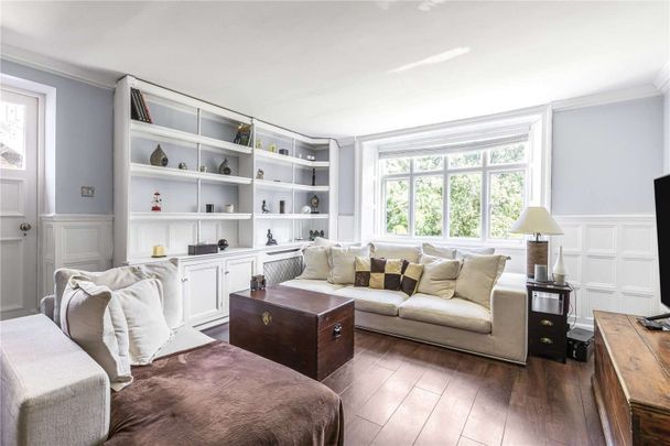 A beautiful three bedroom duplex apartment situated in a stunning period property within a gated community. - Photo 1