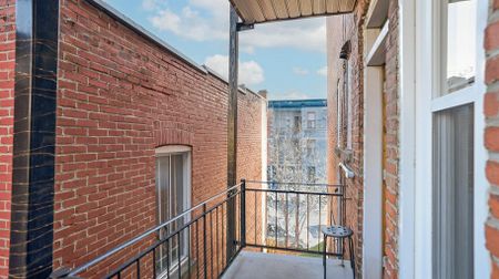 Furnished 1 Bed, 1 Bath - Photo 2