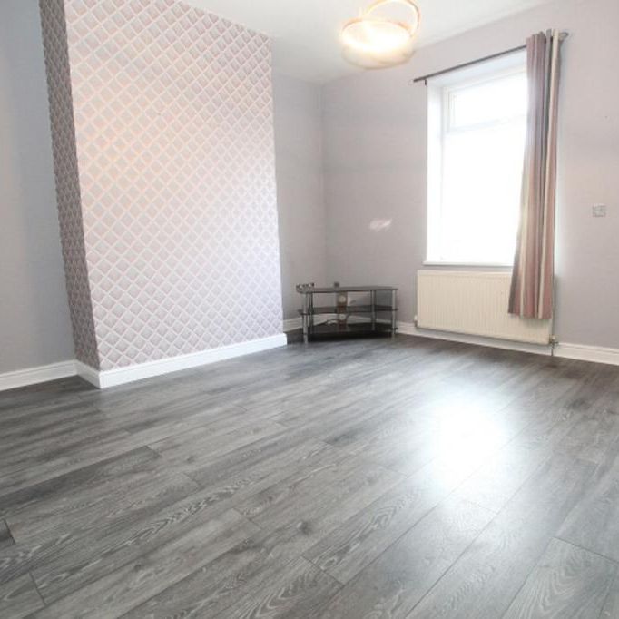 2 bedroom property to rent - Photo 1