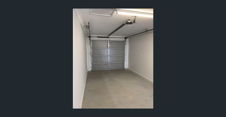 BEAUTIFUL 4 BEDROOM HOME WITH TWO SEPARATE LIVING AREAS!!! - Photo 3