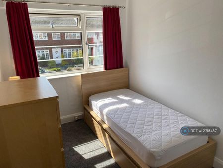 2 bedroom flat to rent - Photo 2