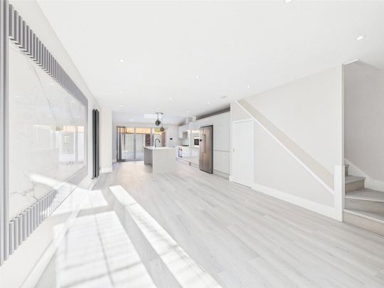 3 bedroom terraced house to rent - Photo 1