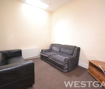 4 Bed - Erleigh Road, Earley - Photo 1