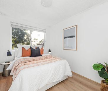 Stunning Fully Renovated 3-Bedroom Apartment - Photo 6