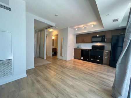 For Lease - 30 Meadowglen Place Unit# 408, Toronto, Ontario - Photo 5