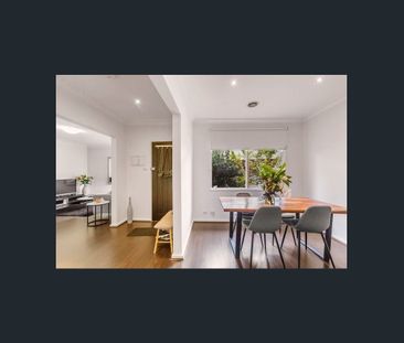 Modern elegance amid Kew's prestigious schools. - Photo 3