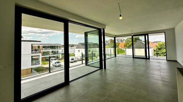 Uitzonderlijk en luxueus nieuwbouwappartement met 2 badkamers, 2 terrassen en autostaanplaats - Photo 1
