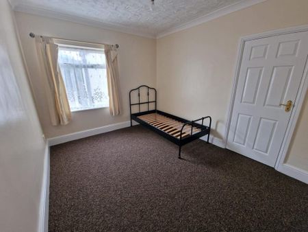 3 bedroom terraced house to rent - Photo 5