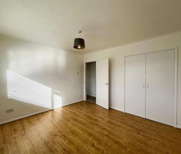 4 bedroom semi-detached house to rent - Photo 5