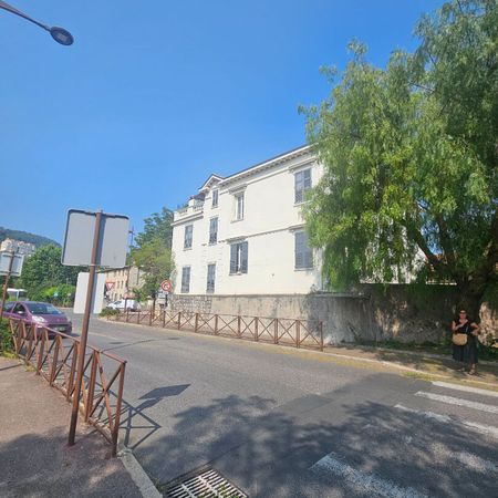 Location appartement 1 pièce, 11.00m², Grasse - Photo 3