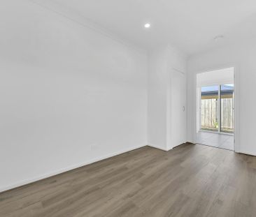 Spacious 4-Bedroom Home with 3 Living Areas & Solar Panels! - Photo 1