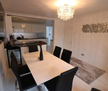 4 bedroom detached house to rent - Photo 2