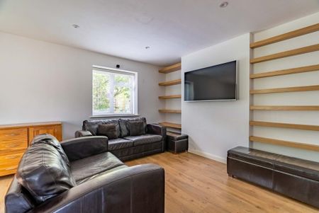 3 bedroom end of terrace house to rent - Photo 2