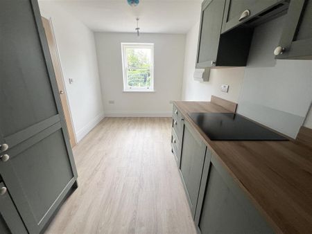 3 bedroom semi-detached house to rent - Photo 5