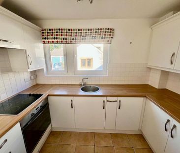3 bedroom semi-detached house to rent - Photo 3