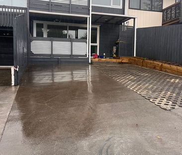 Fully renovated almost brand-newtwo bedroom unit - Photo 3