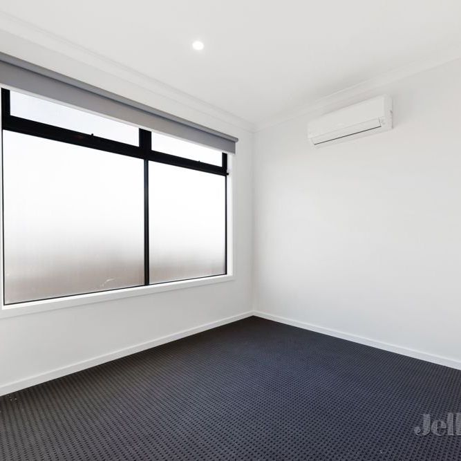 22 Sparks Avenue, Thornbury - Photo 1