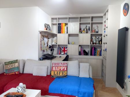 3 Bed Flat, St. Georges Grove, SW17 - Photo 3