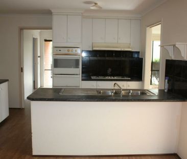 24 Gull Way, Narre Warren South VIC - Photo 3