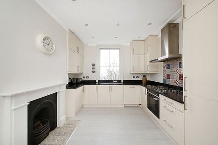 Beautiful 3/4 Bedroom Maisonette to Rent in Blackheath - Photo 2