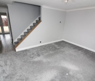 3 Bedroom Mid Terraced House - Photo 2