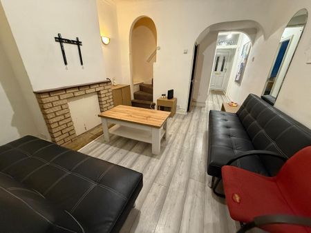 4 bedroom terraced house to rent - Photo 2