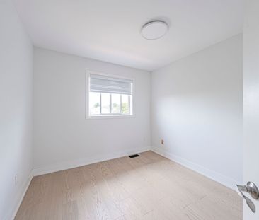 For Lease - 2569 Gill Crescent, Oakville, Ontario - Photo 2