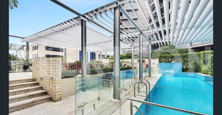 BRIGHT & SPACIOUS 1 BEDROOM IN PRIME LOCATION READY TO MOVE IN - Photo 4