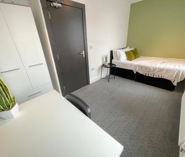 6 bedroom terraced house to rent - Photo 2