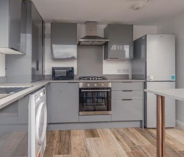 3 bedroom flat to rent - Photo 6