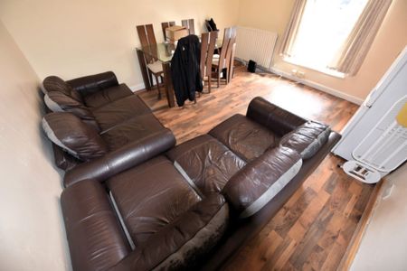 6 bedroom House in Thornville Terrace (6 Bed), Leeds - Photo 2