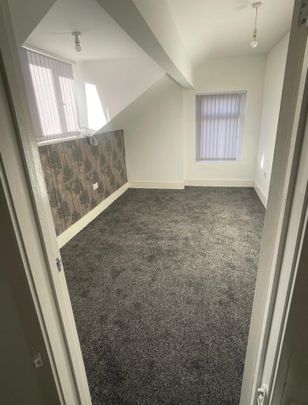 2 Bed Terraced House, Cobden, LS12 - Photo 1