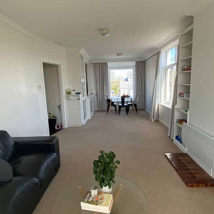 A beautiful, large, light apartment - Photo 1