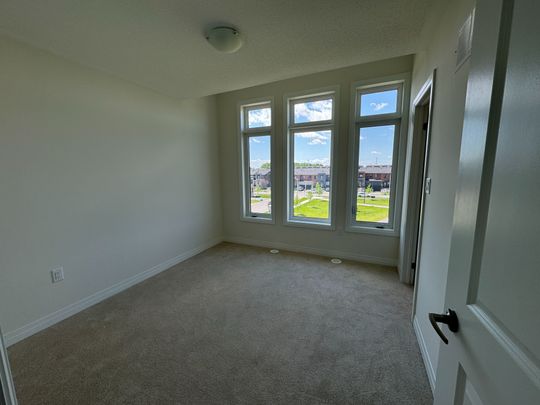 For Lease - 5 Cherry Hill Lane, Barrie, Ontario - Photo 1