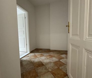 Modernisierte 2-Zimmer-Altbauwohnung mit EBK, unbefristet & per sof... - Foto 1