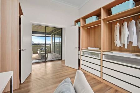 Harbour-Side Luxury with Grand Proportions and Iconic Views - Photo 5