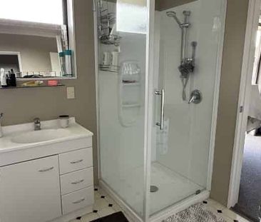 Private 3-Bedroom Home with Double Garage - Photo 2