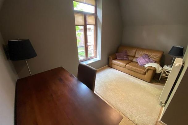 Dans une maison de maître, bel appartement meublé de 2 chambres - Photo 1