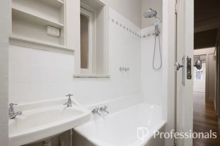2/5 Jackson Street, St Kilda VIC 3182 - Photo 3