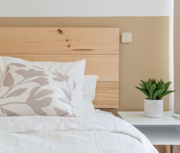 Cozy room with balcony in Cuatro Caminos - Photo 4