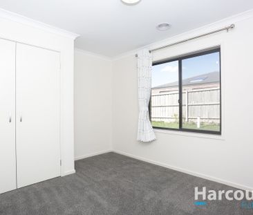 Stunning 4-Bedroom Home in Doreen - Photo 3