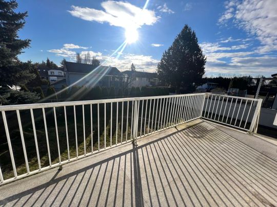 Large Full Home with Two Kitchens - Photo 1