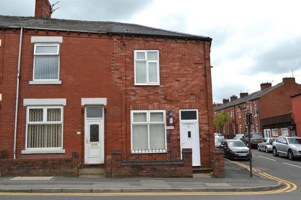 Room 3 821 Hollins Road, Oldham - Photo 1