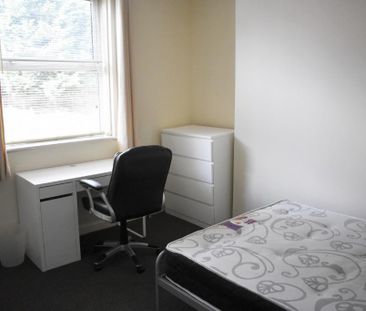 4 bedroom detached house to rent - Photo 4