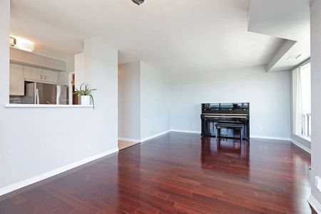 11 Lee Centre Dr PH303 - Photo 2